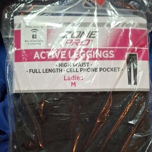 Zone Pro Black Active Leggings with Cell Phone Pocket
